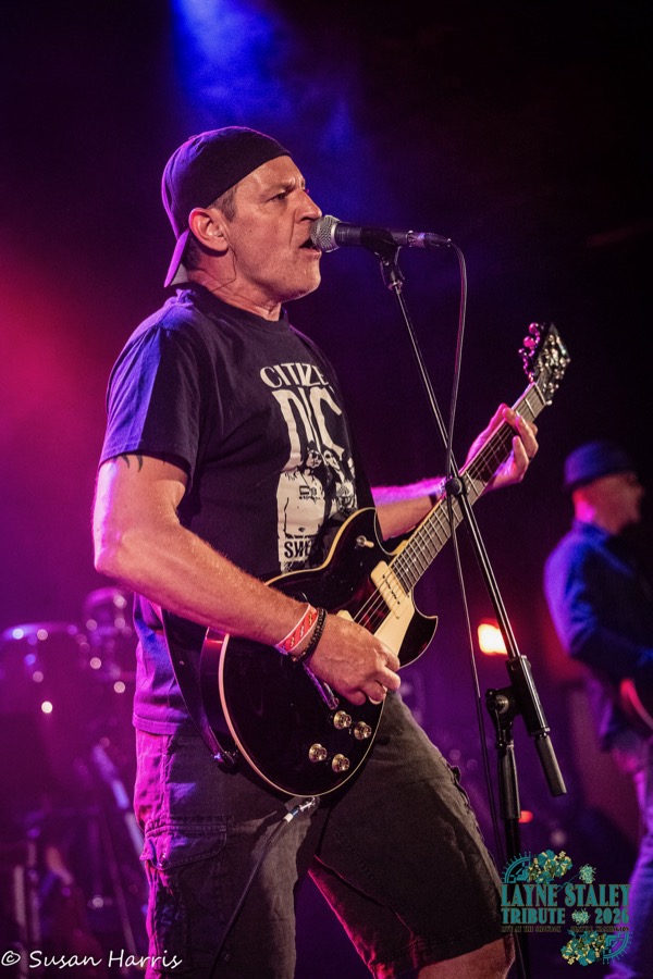Singer and guitarist at the mic